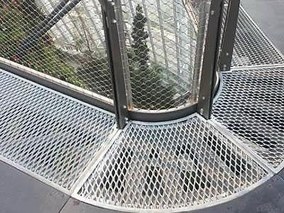 Maintenance access deck